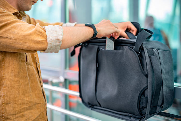 Карман имеет защиту от атак на RFID-метки в рюкзаке Bobby Duffle Travelbag 